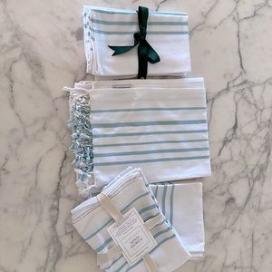 NWT Williams Sonoma- 1 runner/tablecloth, 4 napkins, and 8 placemats
